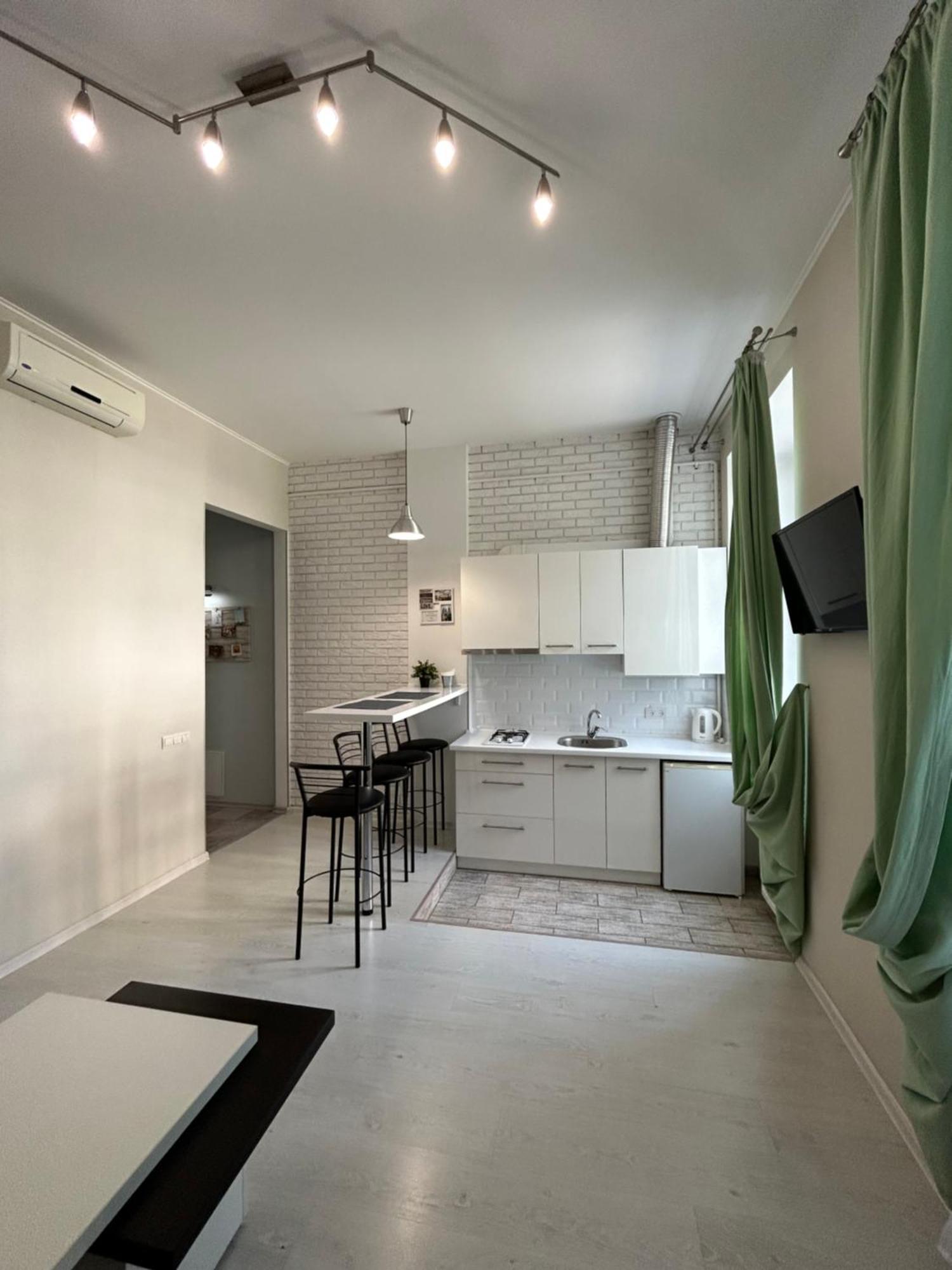 Modern Apartment In Old City Center Lviv Exterior photo