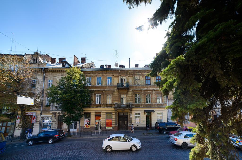 Modern Apartment In Old City Center Lviv Exterior photo